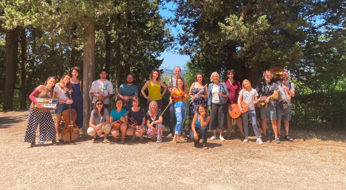 Momento condiviso di lavoro musicale in gruppo